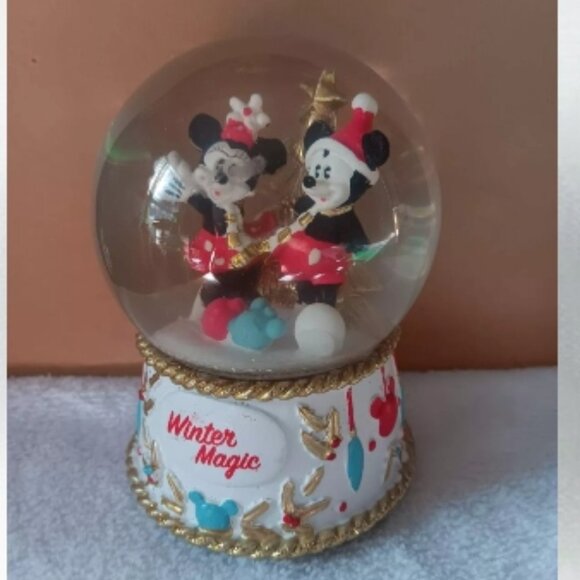 Mickey and Minnie Mouse musical snow globe "Winter Magic" - Picture 1 of 4